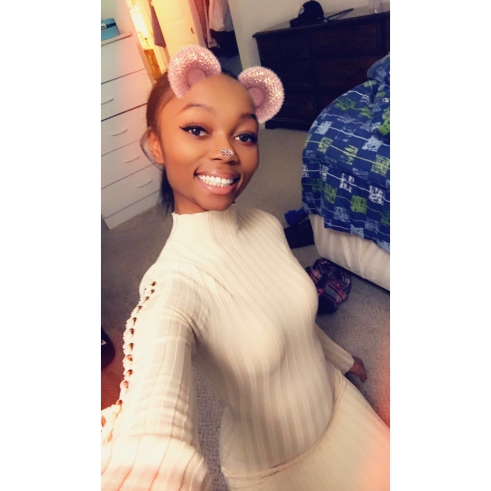Meet your Posher, Dominique